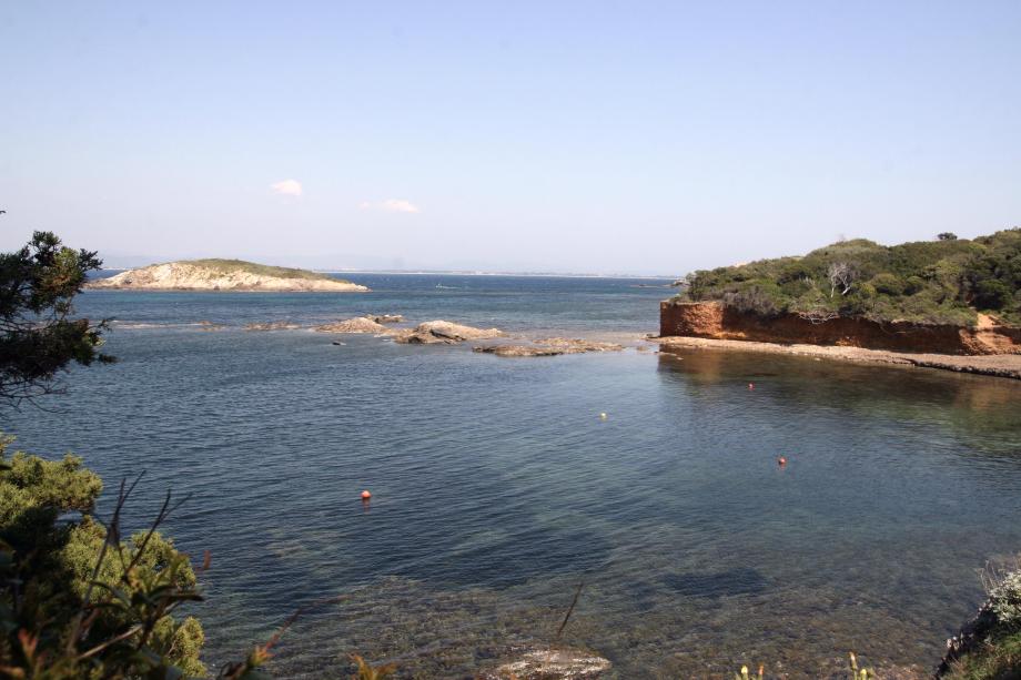 Vue sur la plage de l'Almanarre