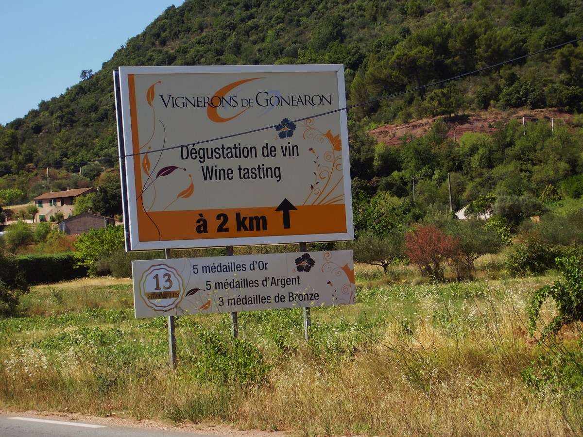 Dégustation de vins à la cave Maîtres Vignerons de Gonfaron