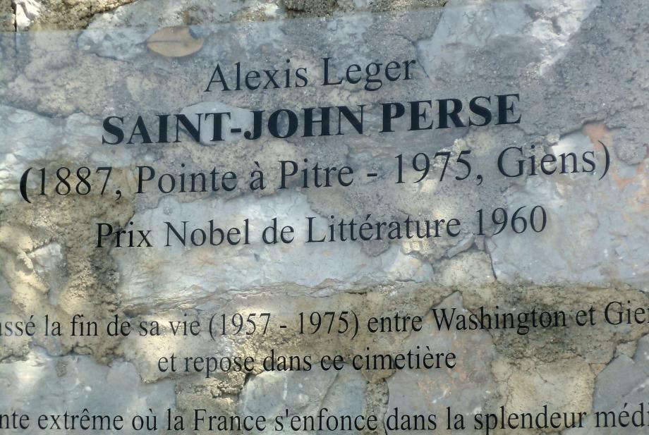 Stèle de St John Perse à giens